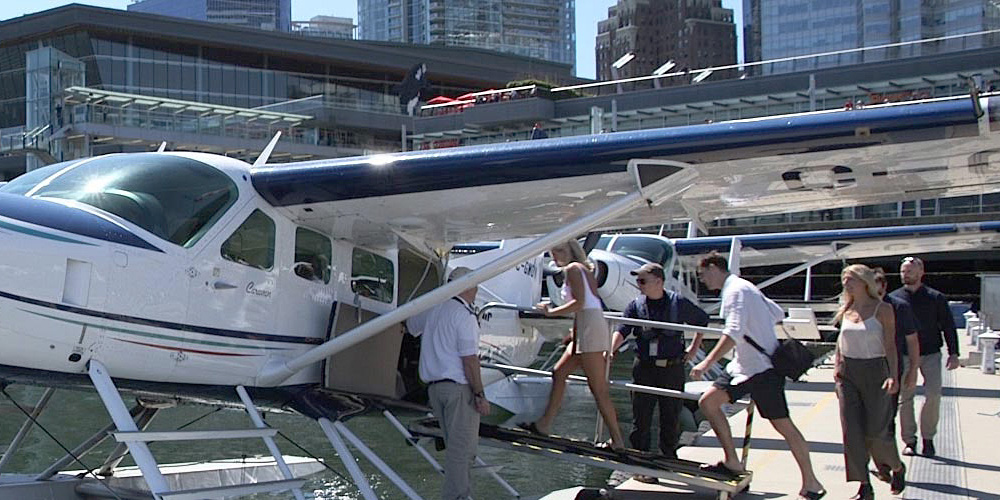 Caravan seaplane with boarding ramp