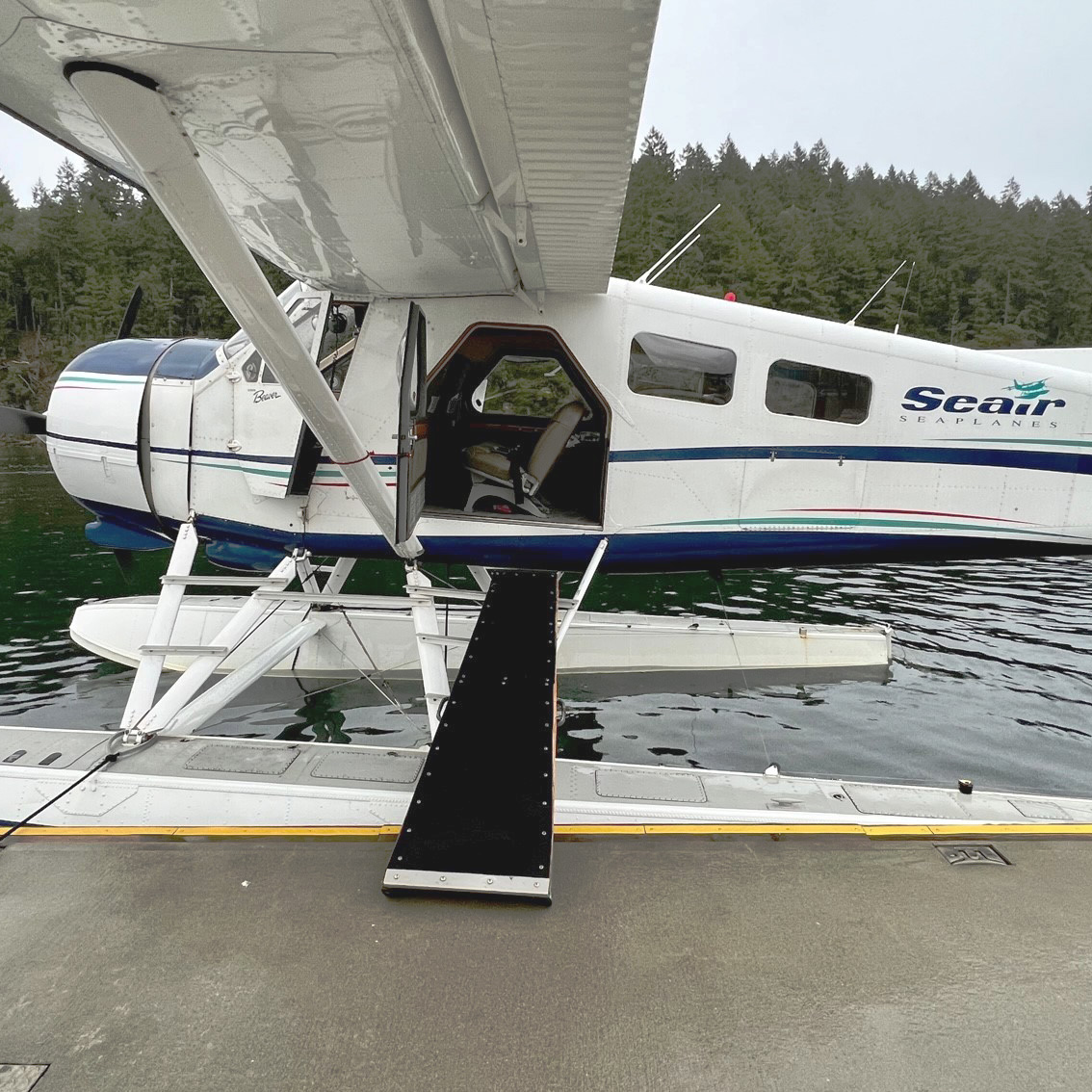 de Havilland beaver with boarding ramp